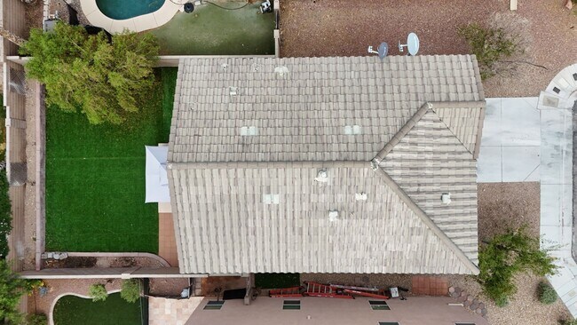 Building Photo - Cozy Furnished 3bed 3bath l Near Southern Highlands