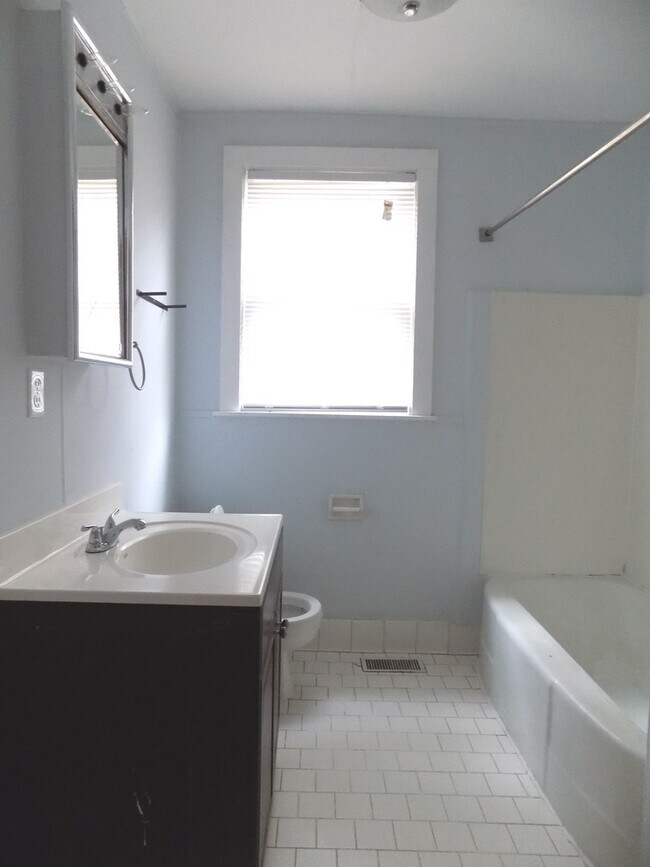 Building Photo - 3850 Capers Ave