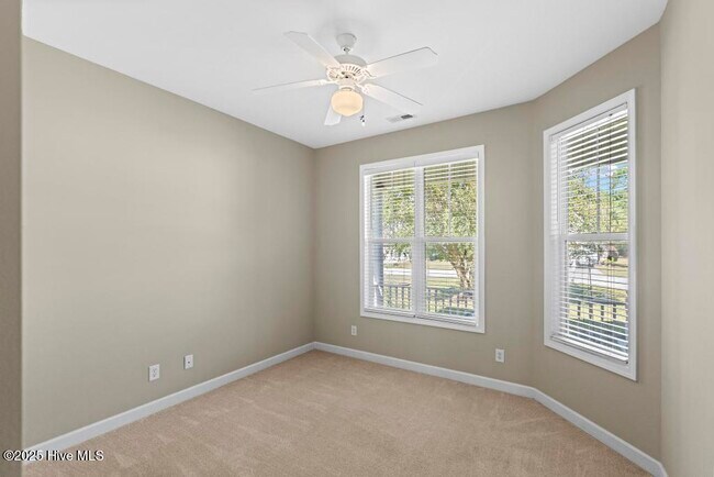 Building Photo - 124 Azalea Dr