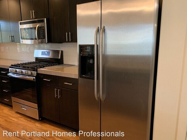 Building Photo - 3 br, 2.5 bath House - 642 NE Newstead Lane