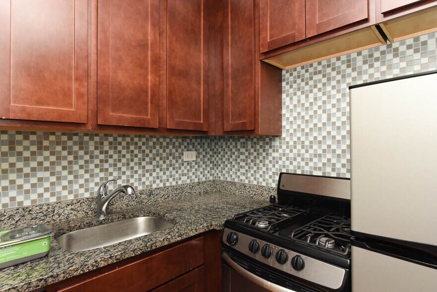 Building Photo - 553 W Arlington Pl
