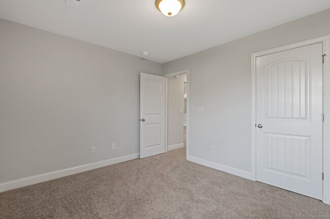 Building Photo - 105 Sorrelweed Dr