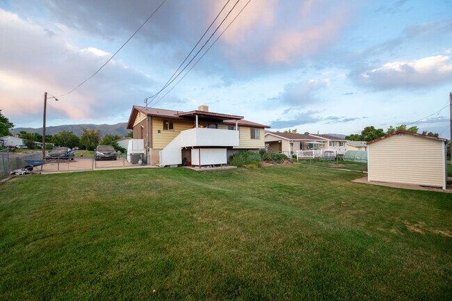 Building Photo - 757 N Hills Dr