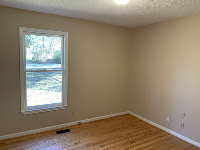 Building Photo - 3 Bed / 2 Bath House for Rent in Clayton