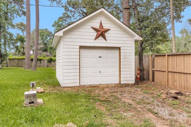 Building Photo - 7215 Wedgewood Dr