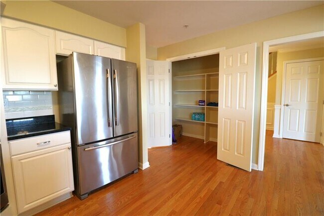 Building Photo - 2014 Trillium Ct