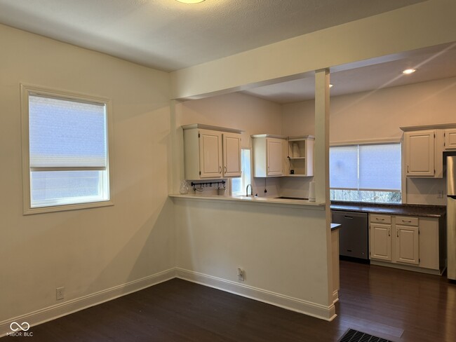 Building Photo - 1156 Hoyt Ave