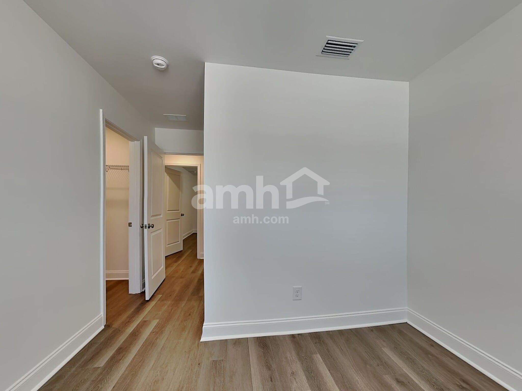Building Photo - 551 Armstrong Curv