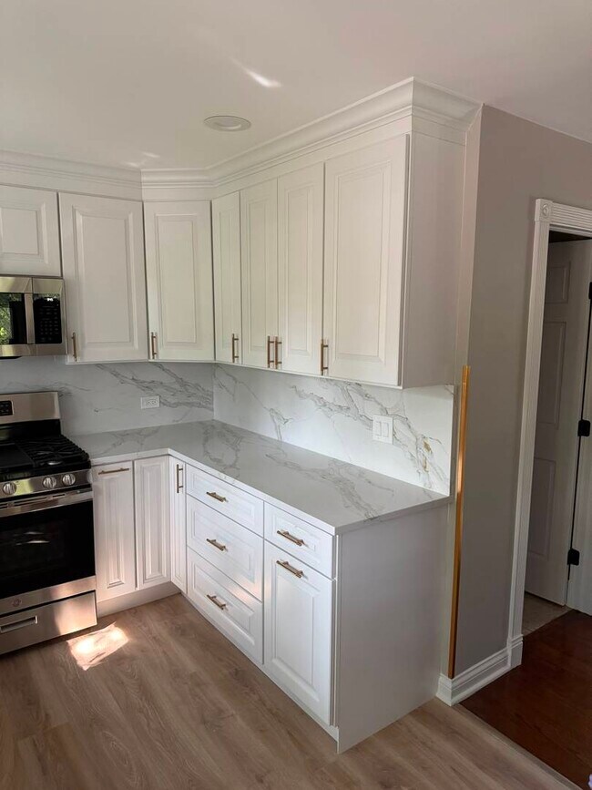Building Photo - 1829 Wilmette Ave