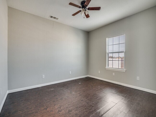 Building Photo - Jewel St- Duplex