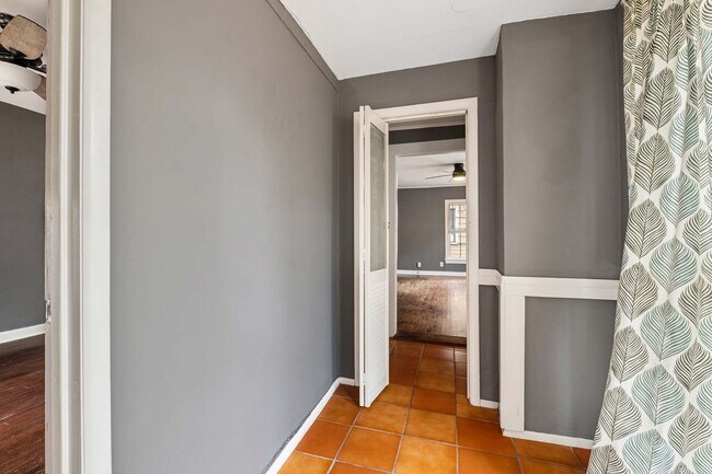 Building Photo - Charming Bryker Woods Retreat