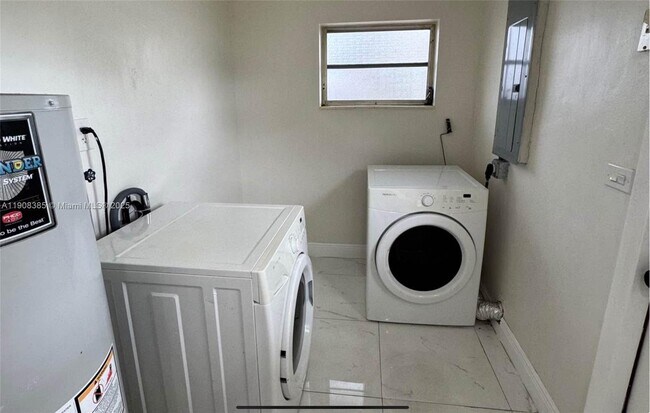 Building Photo - 6830 Tyler St