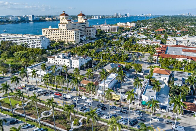 Building Photo - 261 Royal Poinciana Way