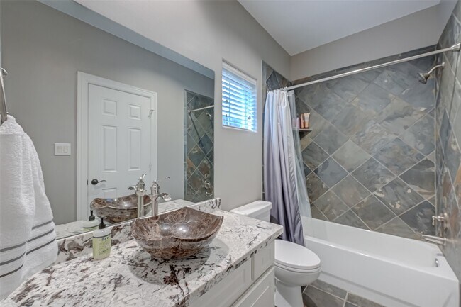 Building Photo - 410 Fowler St