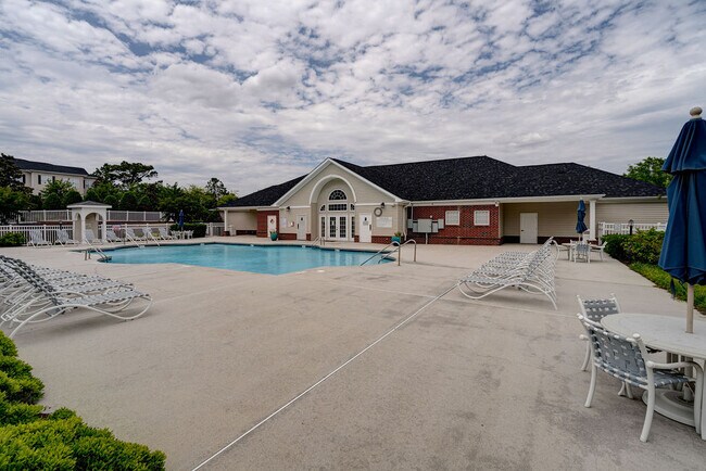 Building Photo - 2820 Bloomfield Ln