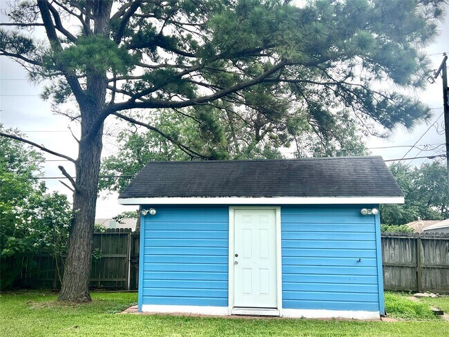 Building Photo - 1925 14th Ave N