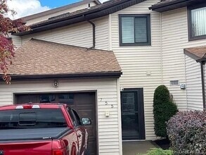 Building Photo - 755 Hewitt Ln