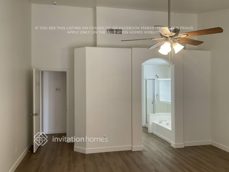 Building Photo - 482 N Falcon Dr