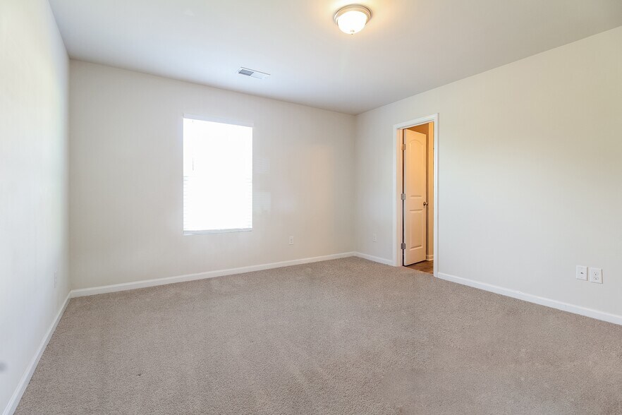 Building Photo - 204 Rawlings Hide Ln