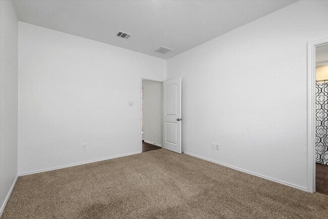 Building Photo - 14966 Cypress Holw Dr