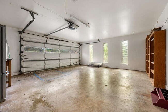 Building Photo - 1003 Minda Dr