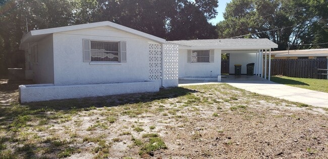 Building Photo - Centrally Located Sarasota 2-bedroom Home ...