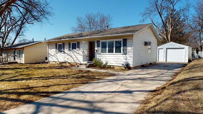 Primary Photo - AVAILABLE AUGUST 1st! Newly Remodeled 3 Be...