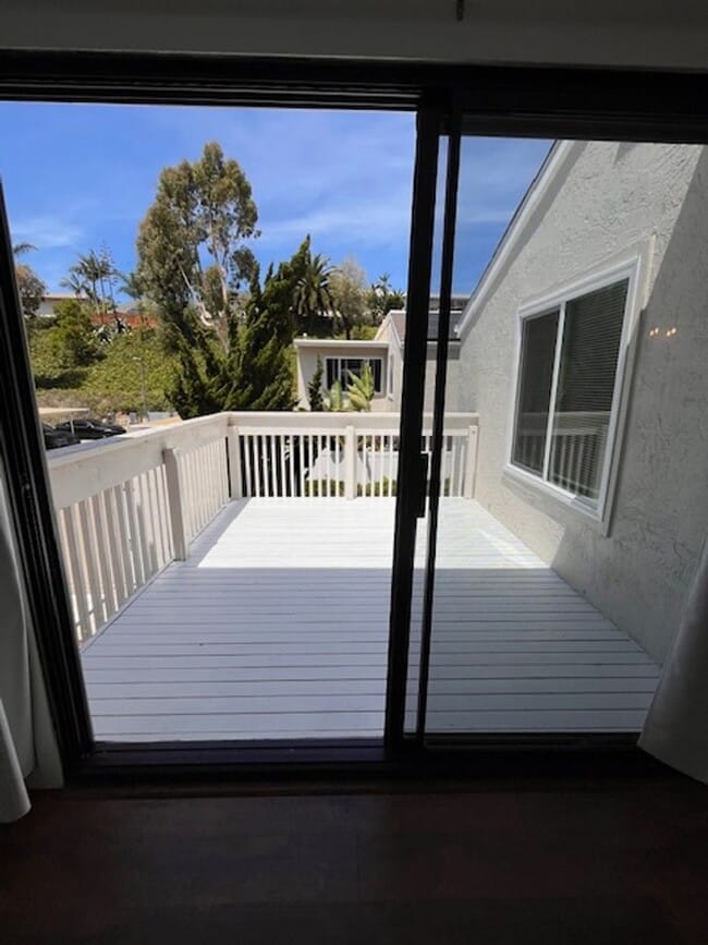 Building Photo - 3 bed 1.5 bath 2 story condo in Park Place...