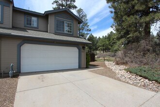 Building Photo - Remodeled End-Unit Townhome @ Village at Elk Run | 3 Bed, 2.5 Bath + 2-Car Garage