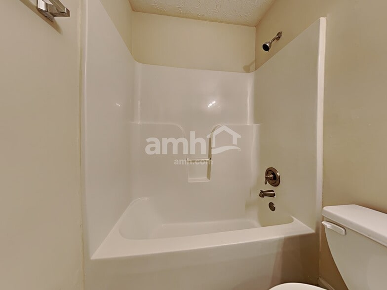 Building Photo - 6035 Savannah Dr