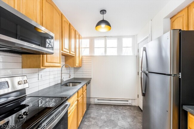 Building Photo - 232 Orange Rd