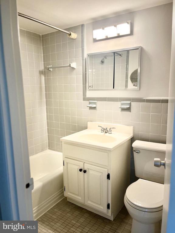 Building Photo - 4800 Chevy Chase Dr