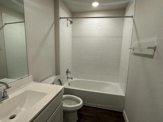 Building Photo - 113 Briggs Ln