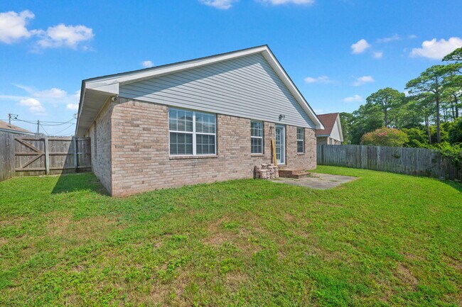 Building Photo - 422 Pristine Water Ln