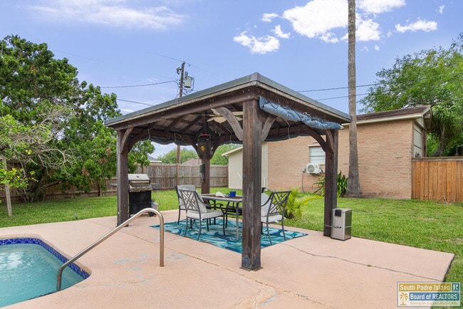 Building Photo - 421 Mesquite Dr