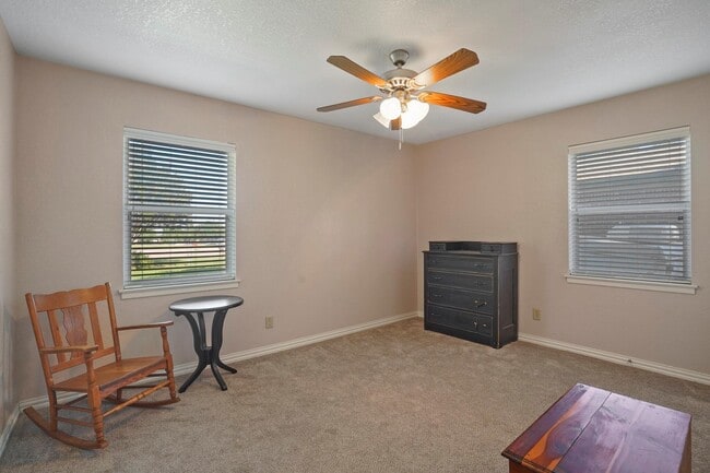 Building Photo - 205 Teeter Dr