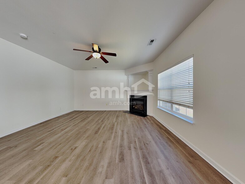 Building Photo - 2590 Leighswood Dr