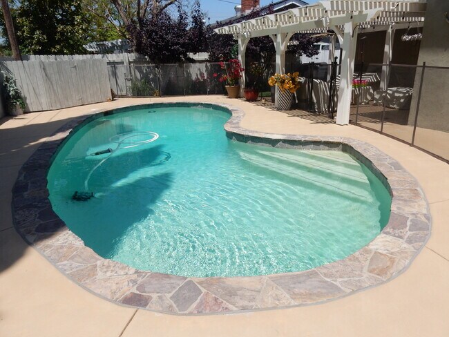 Building Photo - 1934 Buell Ct