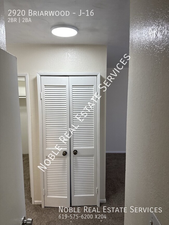 Building Photo - 2920 Briarwood-J-16
