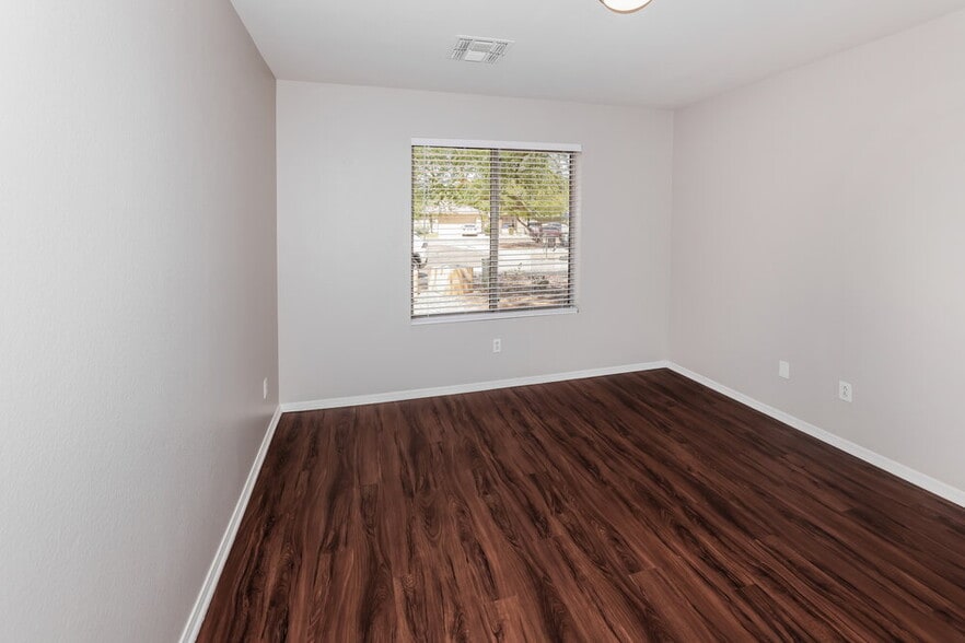 Building Photo - 15821 W Tara Ln