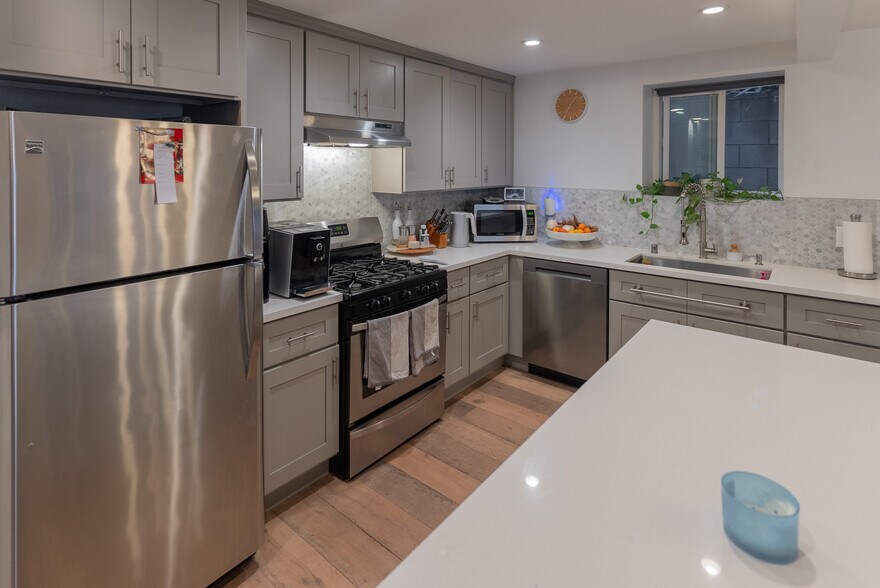 Building Photo - 446 N Commonwealth Ave