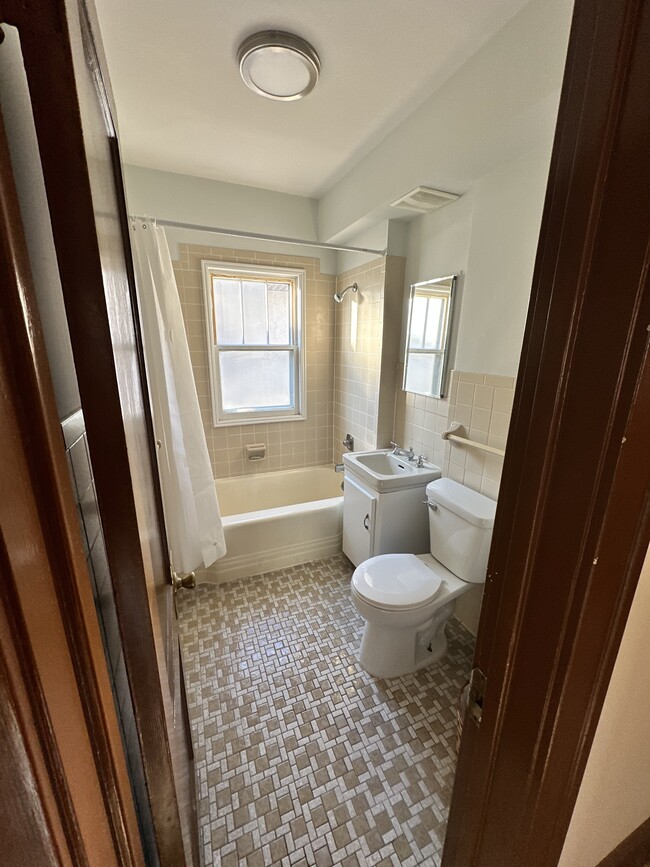 Main Floor Bathroom - 901 21st Ave SE