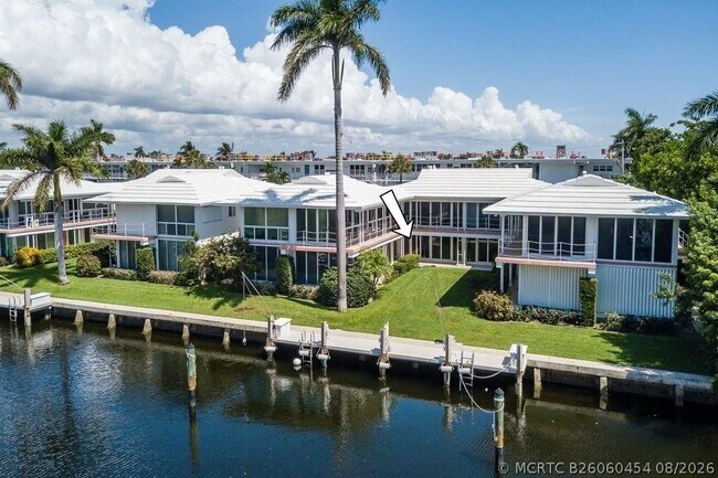 Building Photo - 2760 Yacht Club Blvd