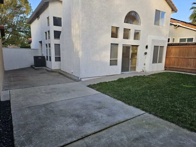 Building Photo - Remodeled Modern Home for Rent in Rocklin
