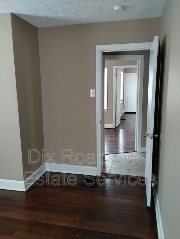 Building Photo - 1724 Parkamo Ave