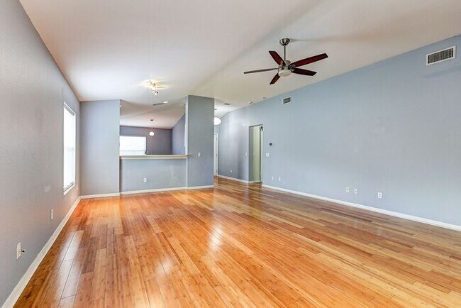 Building Photo - Spacious 4-Bedroom Home in Rivercrest, Riv...