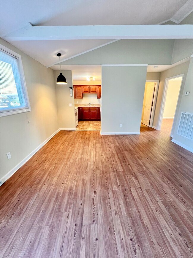 Building Photo - 2 Bed 1 Bath in East Nashville by Shelby $1525/mo