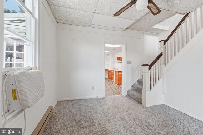 Building Photo - 815 N Maple Ave