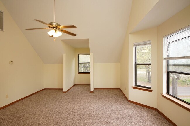 Building Photo - Waterfront Townhome in Central Niceville