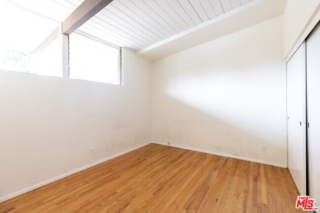 Building Photo - 11133 Rose Ave